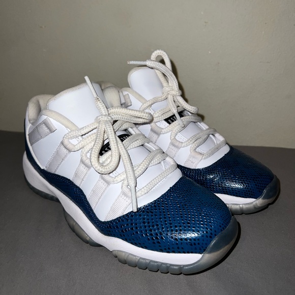Jordan 11 Low - Picture 9 of 11